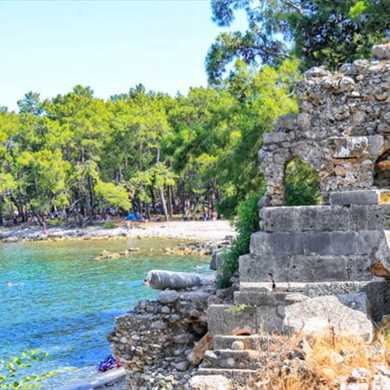 Phaselis Antik Kenti: Tarih ve Doğanın Muhteşem Buluşması